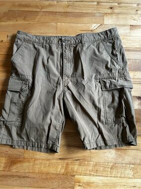 Levi's Brown Cargo Shorts with Multiple Pockets